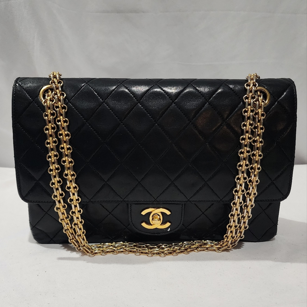 Chanel Double Flap 0 Series. 1986-1988. Small Int Pockets Has Dryness.